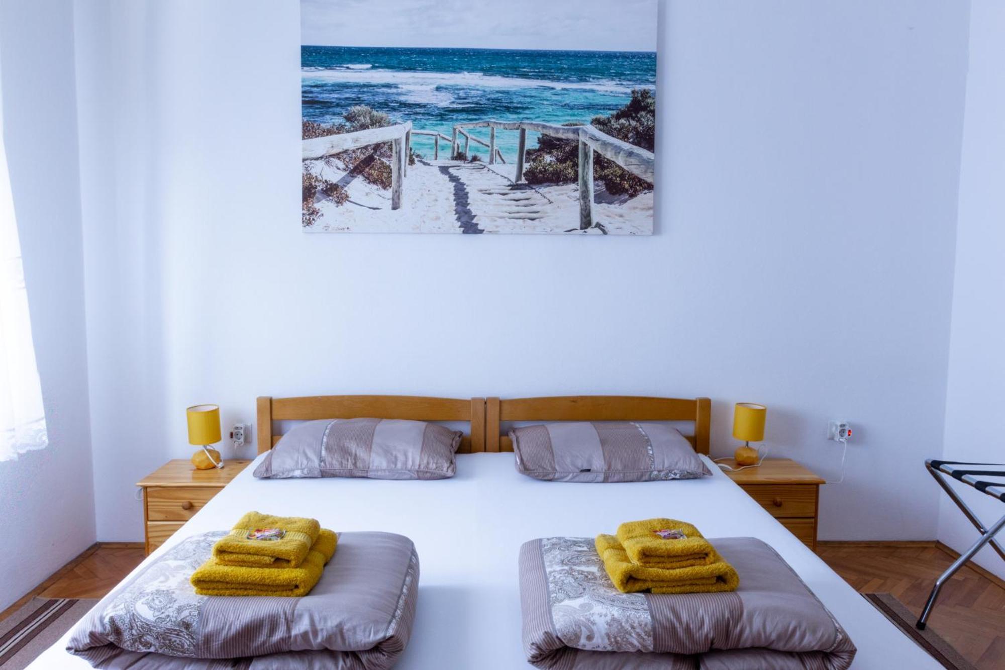 카스타브 Sea View Retreat With 170Mbps Wifi And Sunny Balcony 아파트 외부 사진