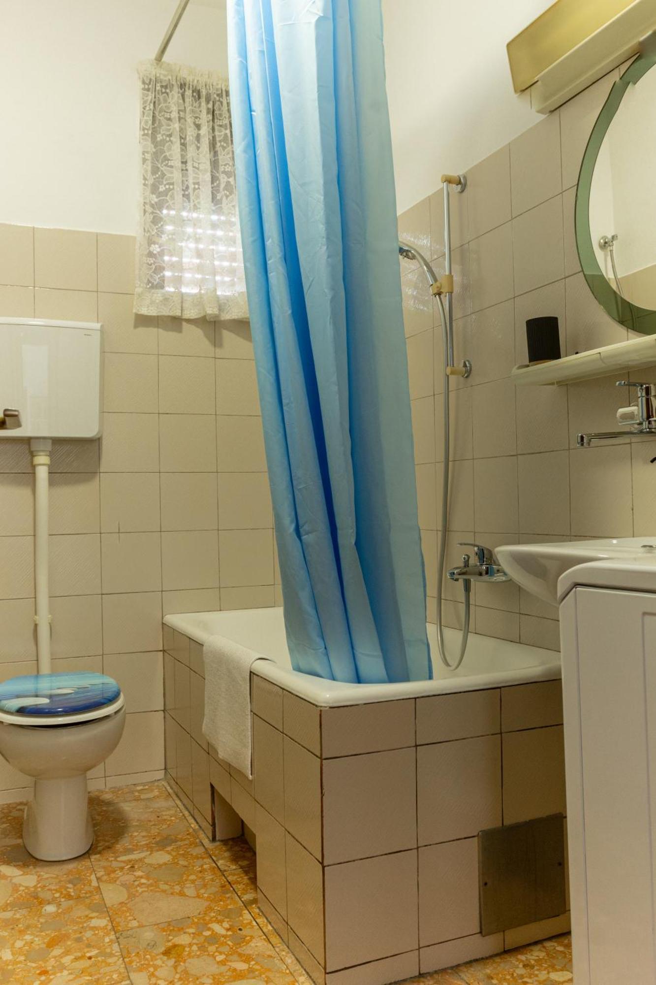 카스타브 Sea View Retreat With 170Mbps Wifi And Sunny Balcony 아파트 외부 사진