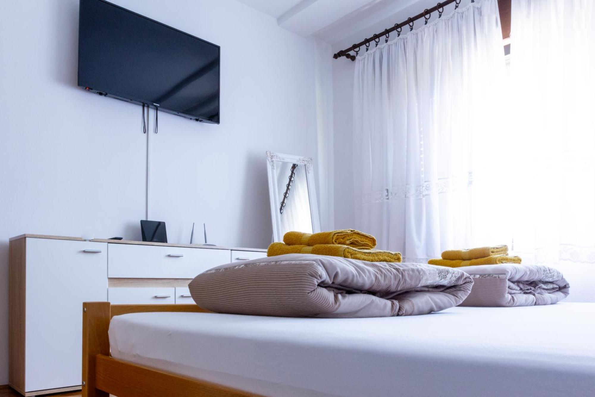 카스타브 Sea View Retreat With 170Mbps Wifi And Sunny Balcony 아파트 외부 사진