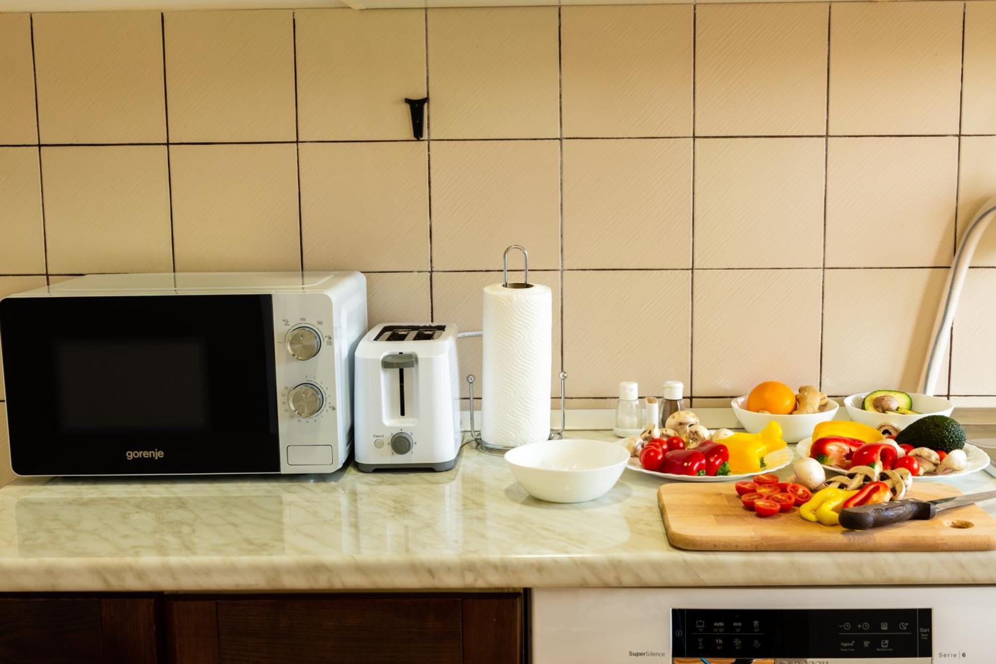 카스타브 Sea View Retreat With 170Mbps Wifi And Sunny Balcony 아파트 외부 사진
