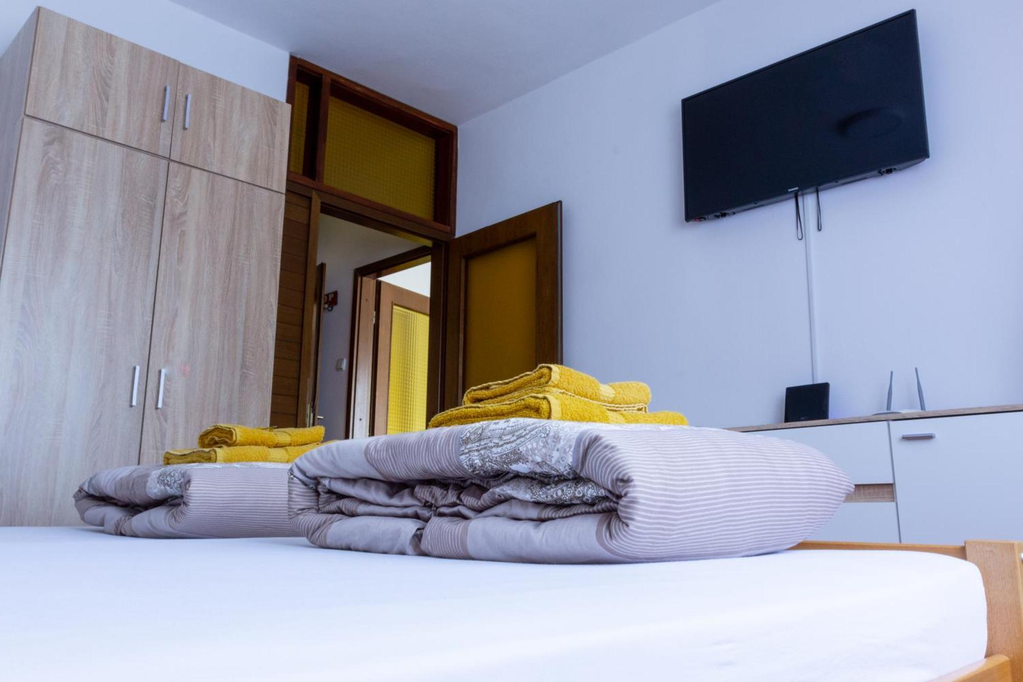 카스타브 Sea View Retreat With 170Mbps Wifi And Sunny Balcony 아파트 외부 사진