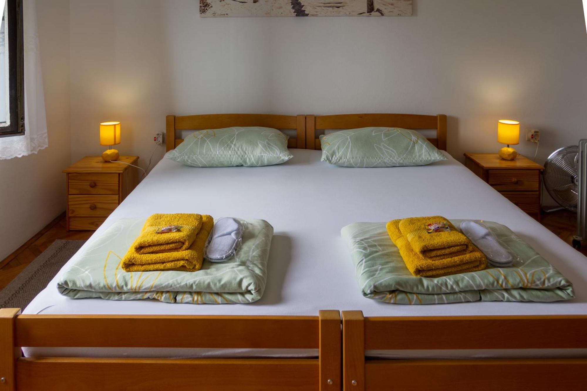 카스타브 Sea View Retreat With 170Mbps Wifi And Sunny Balcony 아파트 외부 사진