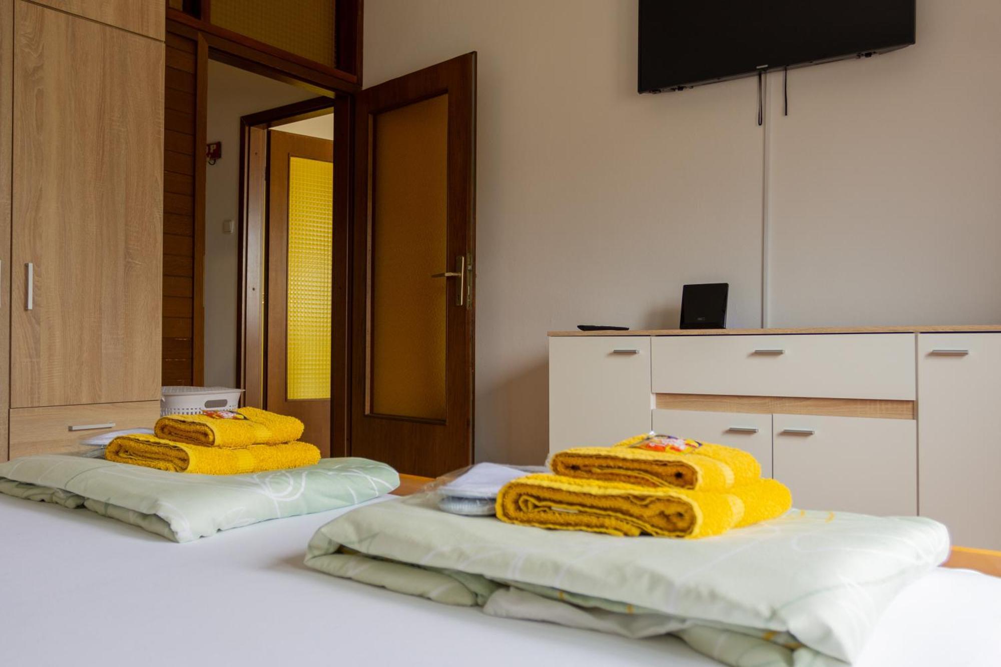 카스타브 Sea View Retreat With 170Mbps Wifi And Sunny Balcony 아파트 외부 사진